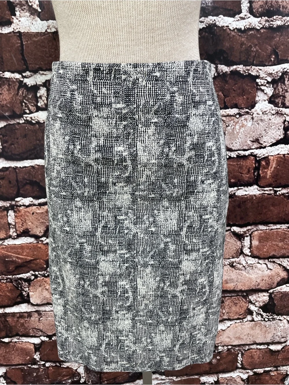 MM LaFleur Pencil Skirt White Black Print Stretchy Professional Size 6